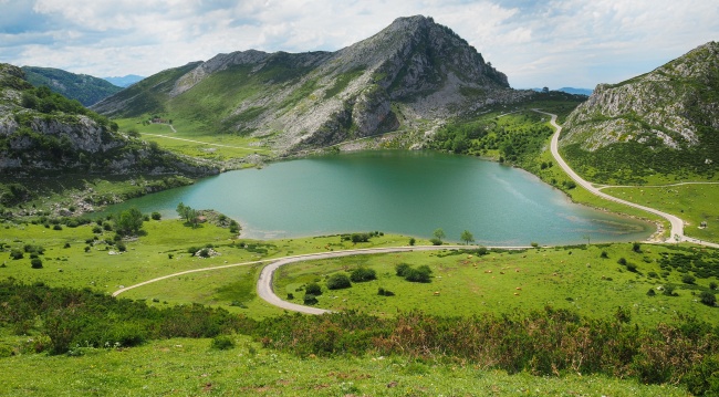 高地山水湖泊景观图片