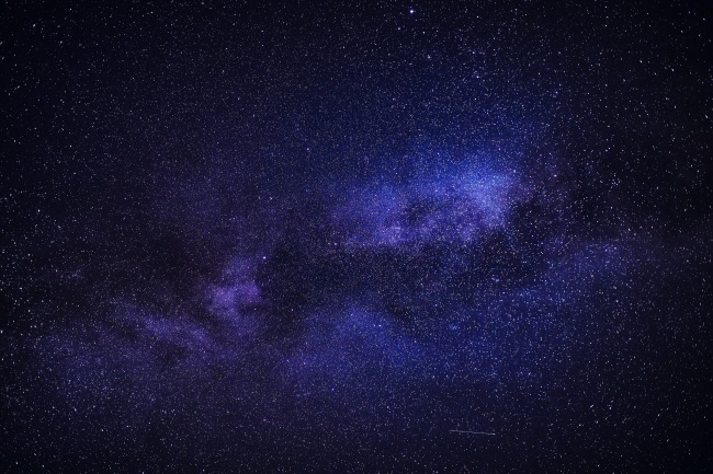 紫色璀璨星空图片