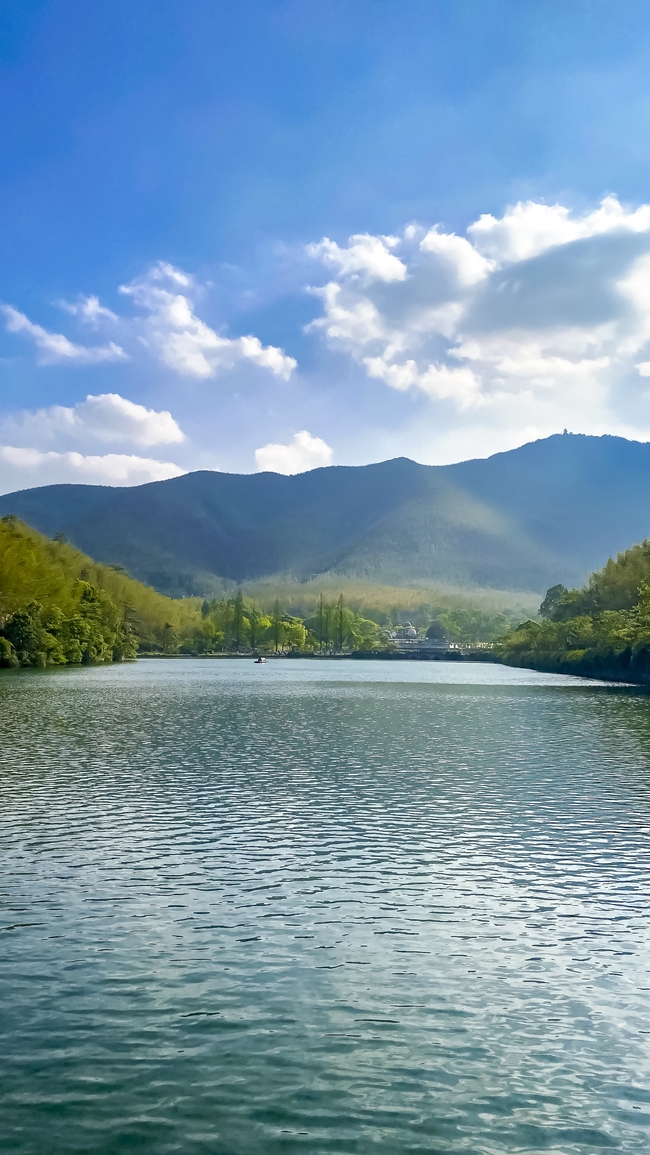 蓝天白云自然山水图片
